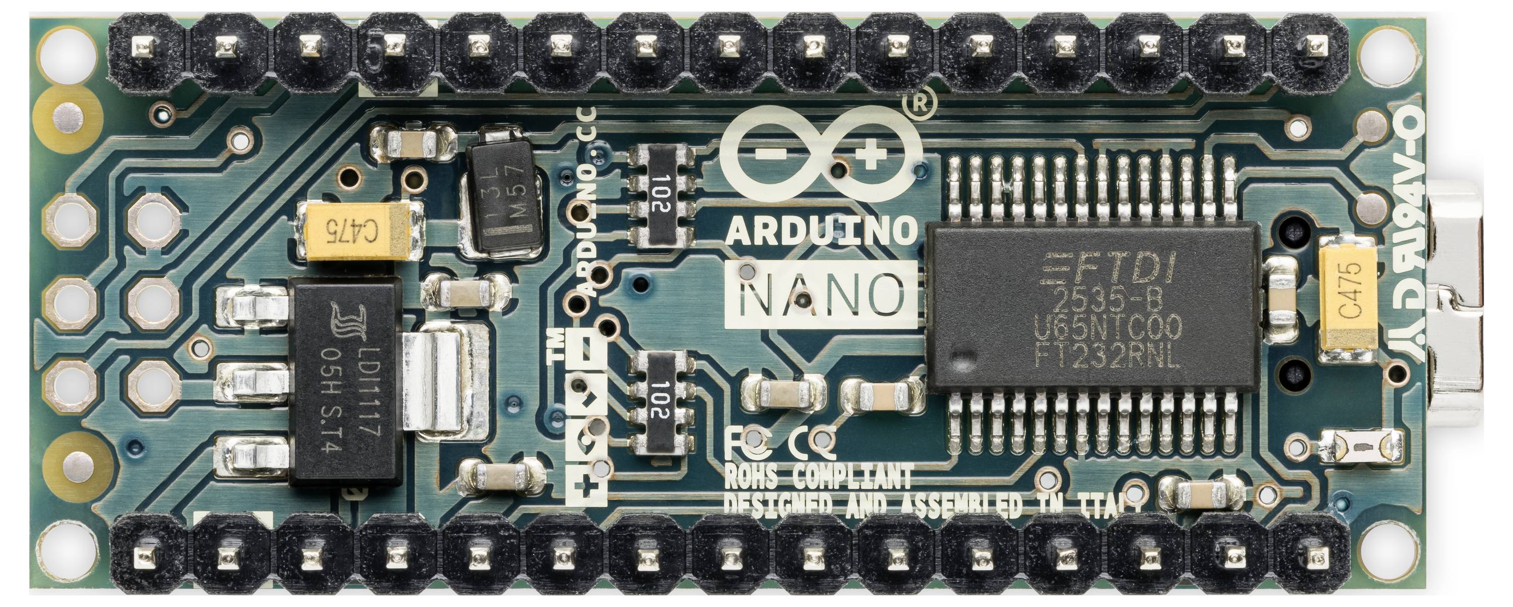 Arduino Nano Mikrocontroller-Platine mit USB-Anschluss-Pins, mit der Aufschrift "ARDUINO NANO", auf weißem Hintergrund dargestellt.