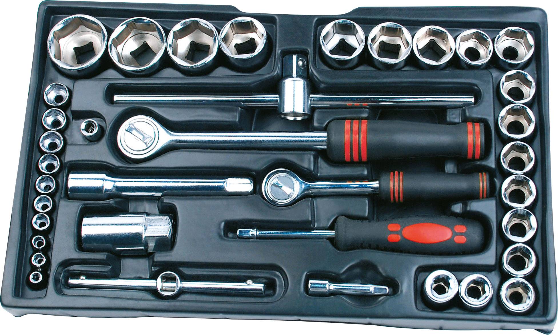 Ein Set von Steckschlüsseln und Ratschen in verschiedenen Größen, ordentlich in einem schwarzen Kunststoffbehälter angeordnet.