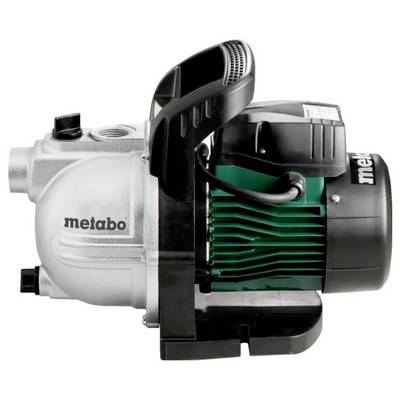Eine "Metabo"-Wasserpumpe in Silber und Grün mit robustem Design und schwarzem Griff ist für Wasser-Umwälzungsaufgaben im Haus oder Garten konzipiert.