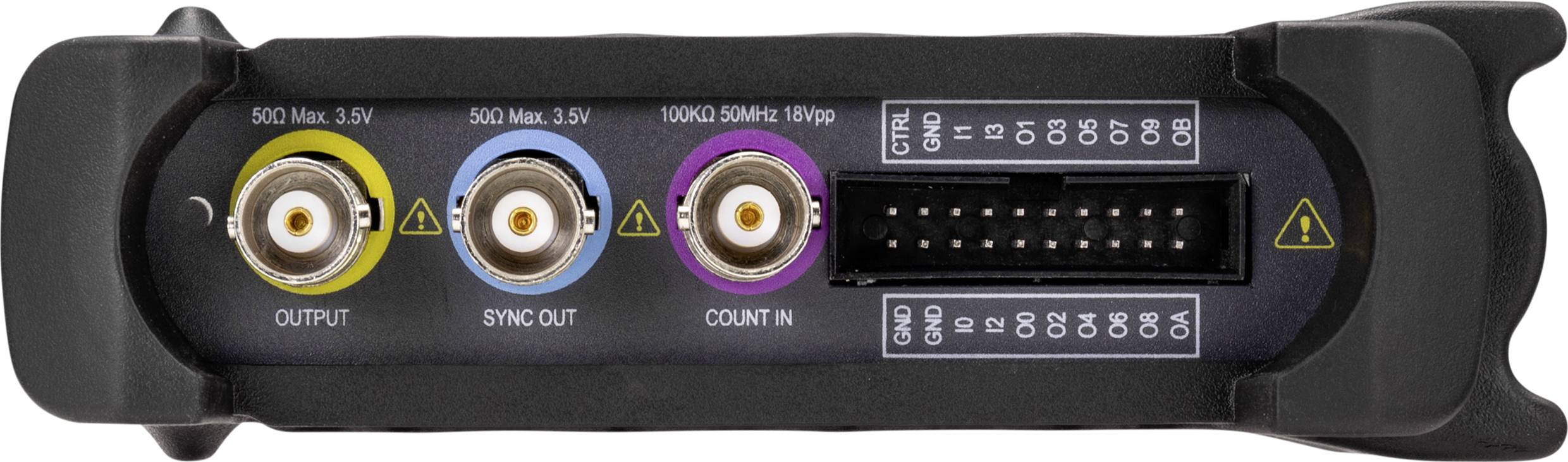 Gerät mit drei BNC-Anschlüssen, gekennzeichnet als 'Output', 'Sync Out' und 'Count In', sowie einem Mehrpolsteckverbinder rechts.
