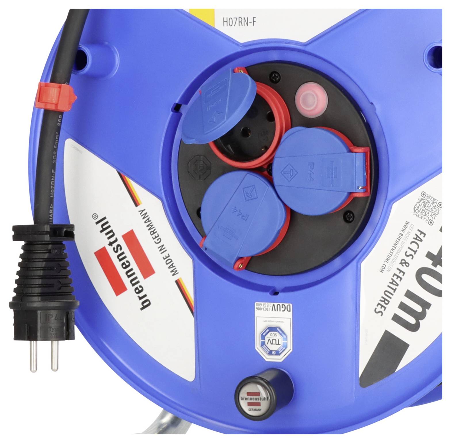 Blaue Elektrokabelrolle mit drei abgedeckten Steckdosen und angeschlossenem Stromstecker, beschriftet mit Brennenstuhl und „Made in Germany".