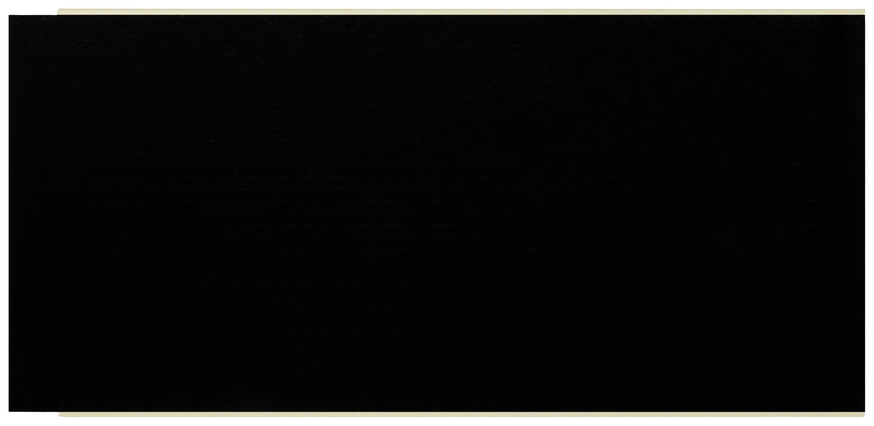 Schwarzes rechteckiges Bild, keine erkennbaren Details oder Muster sichtbar.