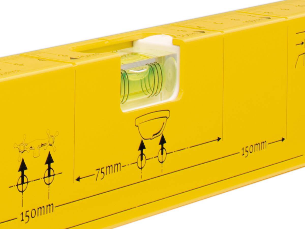 Gelbe Wasserwaage mit Markierungen und Libelle zur genauen Ausrichtung in der Mitte, Abstände von 75 mm und 150 mm sind angegeben.