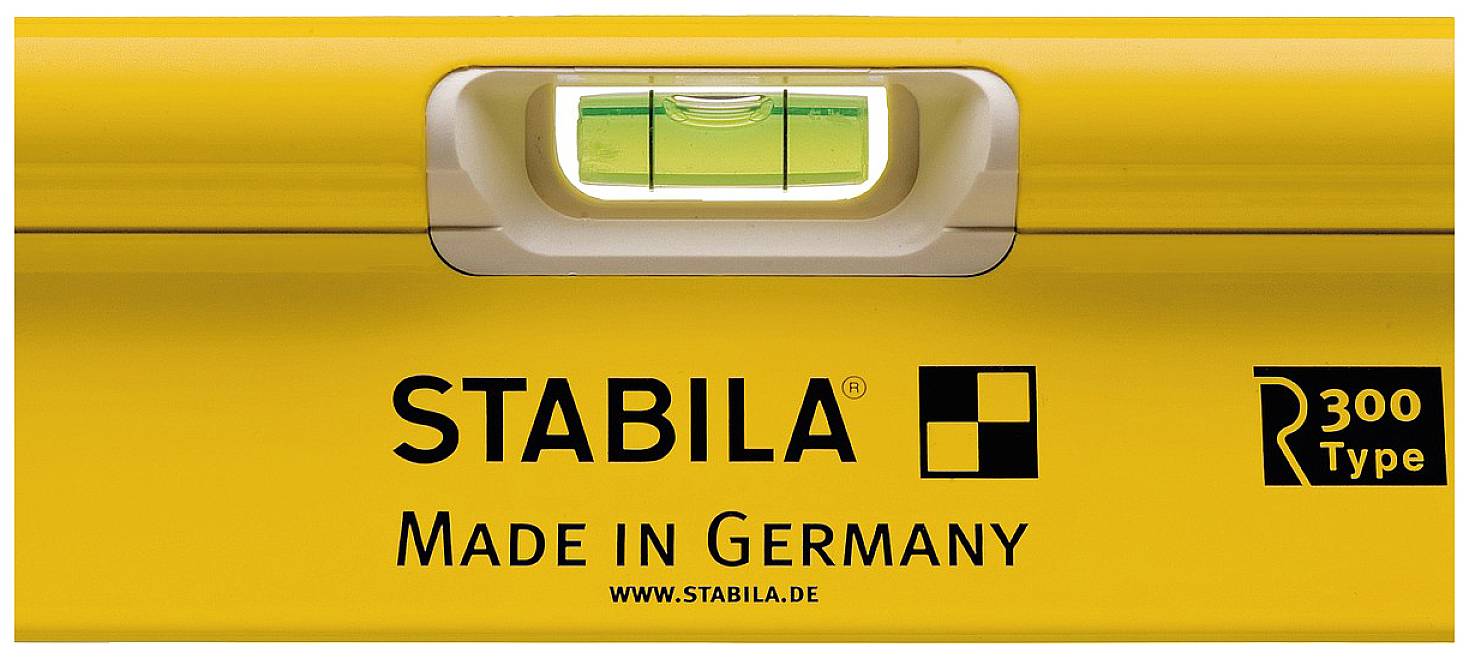 Eine gelbe Wasserwaage der Marke Stabila mit Beschriftung 'Made in Germany'. Sie hat eine Libelle zur Nivellierung.