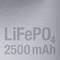 'LiFePO4 2500 mAh' in großen Buchstaben auf einer metallischen Oberfläche.