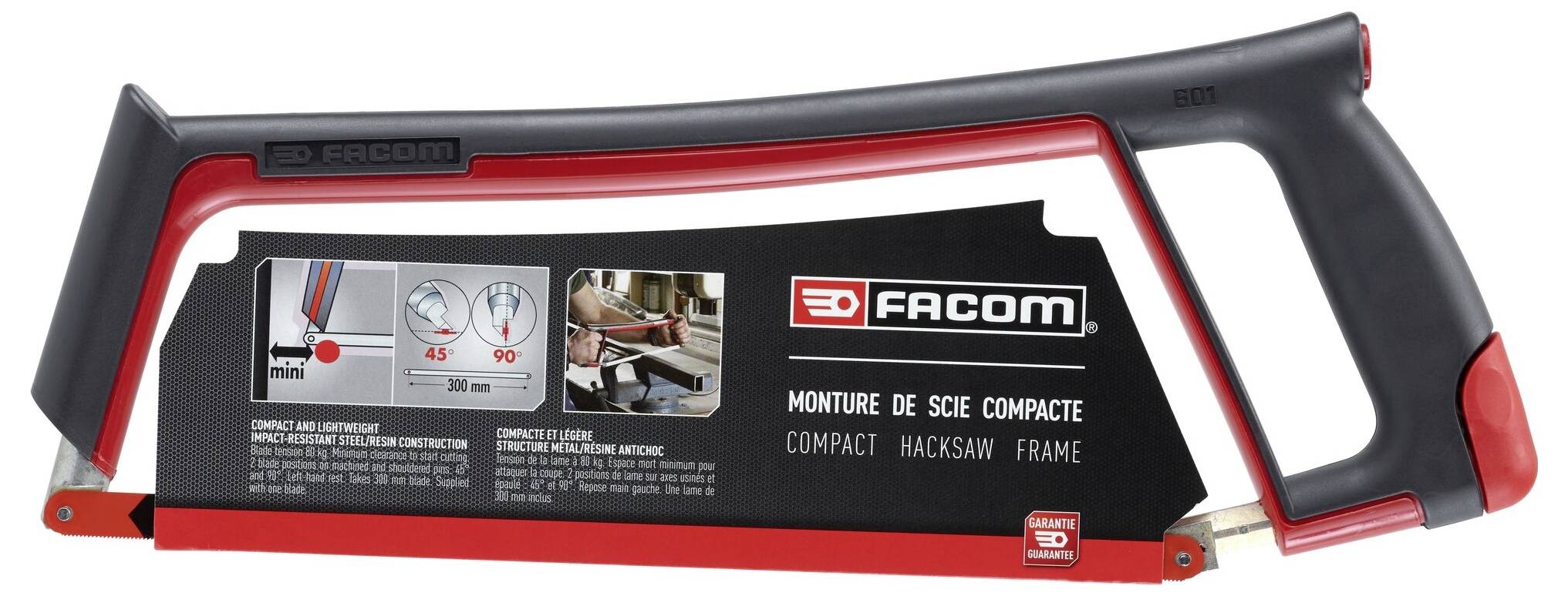 Handbügelsäge mit rotem und schwarzem Griff, beschriftet als 'FACOM Compact Hacksaw Frame', zeigt die Anwendungen auf dem Einsatzblatt.