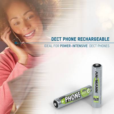 Eine Frau telefoniert mit einem schnurlosen DECT-Telefon. Daneben steht Text, der wiederaufladbare DECT-Telefonbatterien bewirbt.
