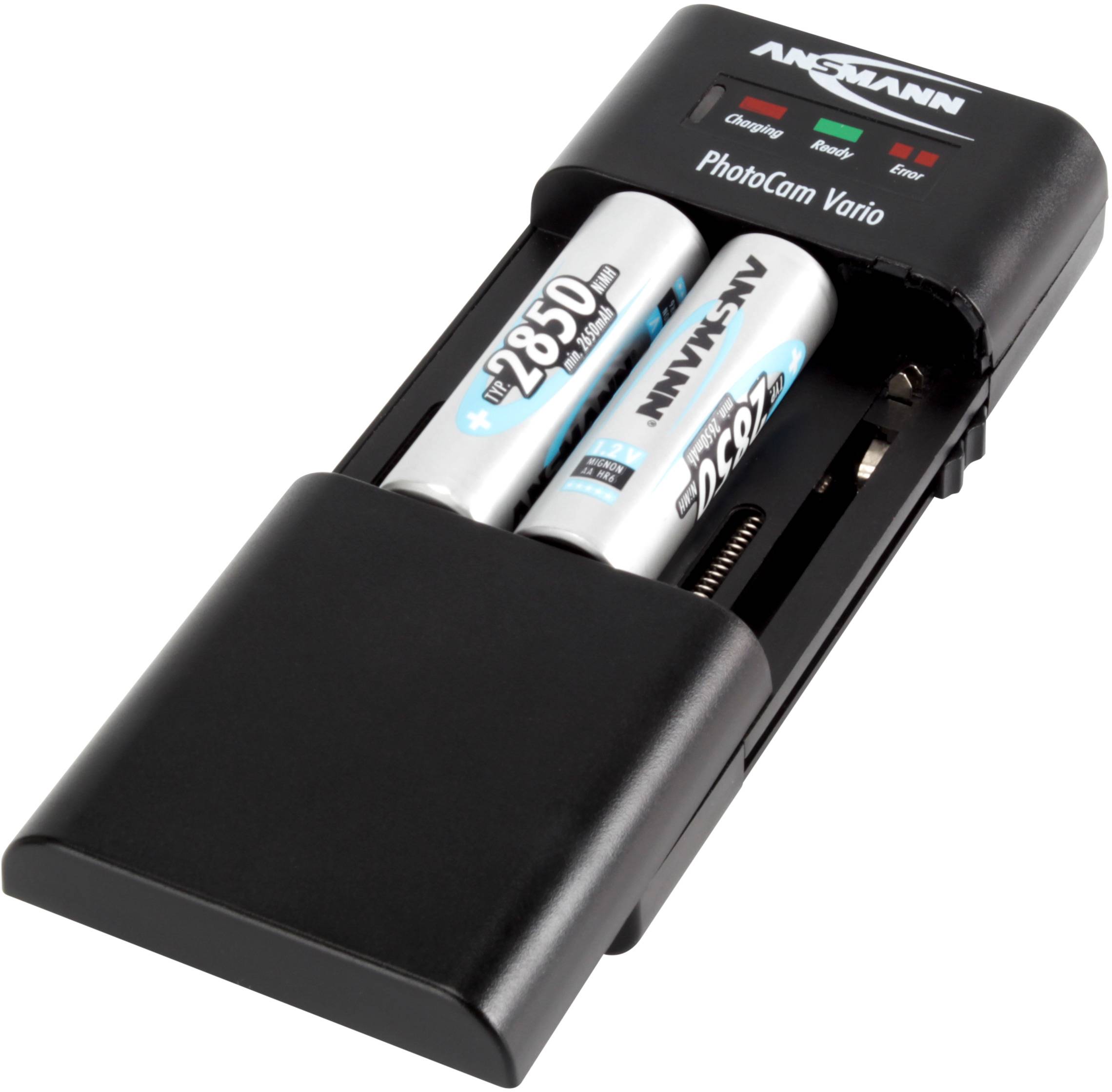 Ein Batterieladegerät lädt zwei AA-Batterien. Das Gerät zeigt Ladestatus mit drei LEDs an: 'Charging', 'Full', 'Error'.