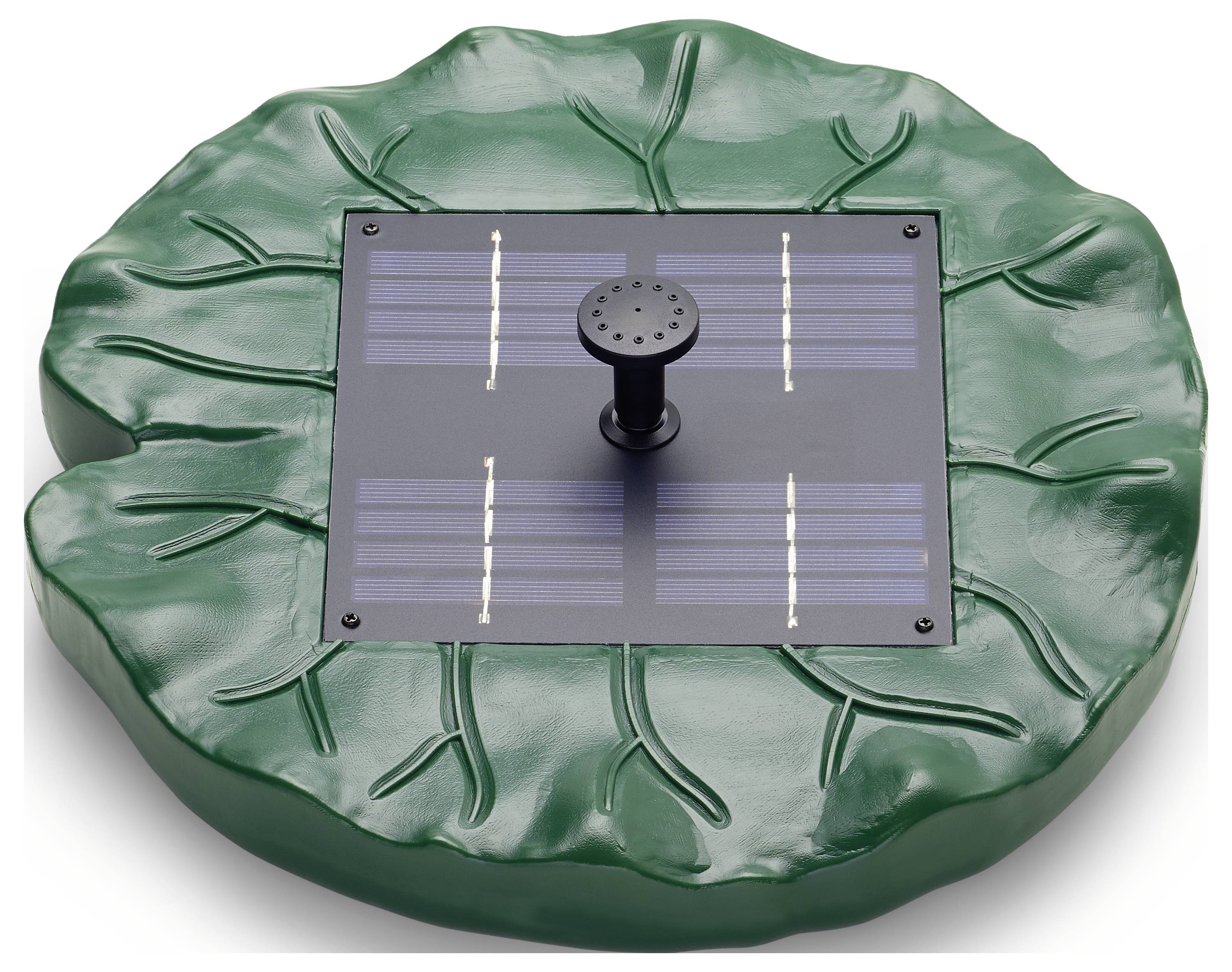 Ein rundes, solarbetriebenes Wasserspiel in Form eines grünen Seerosenblotts mit einer zentralen schwarzen Düse, konzipiert für Außenteiche oder Gärten.