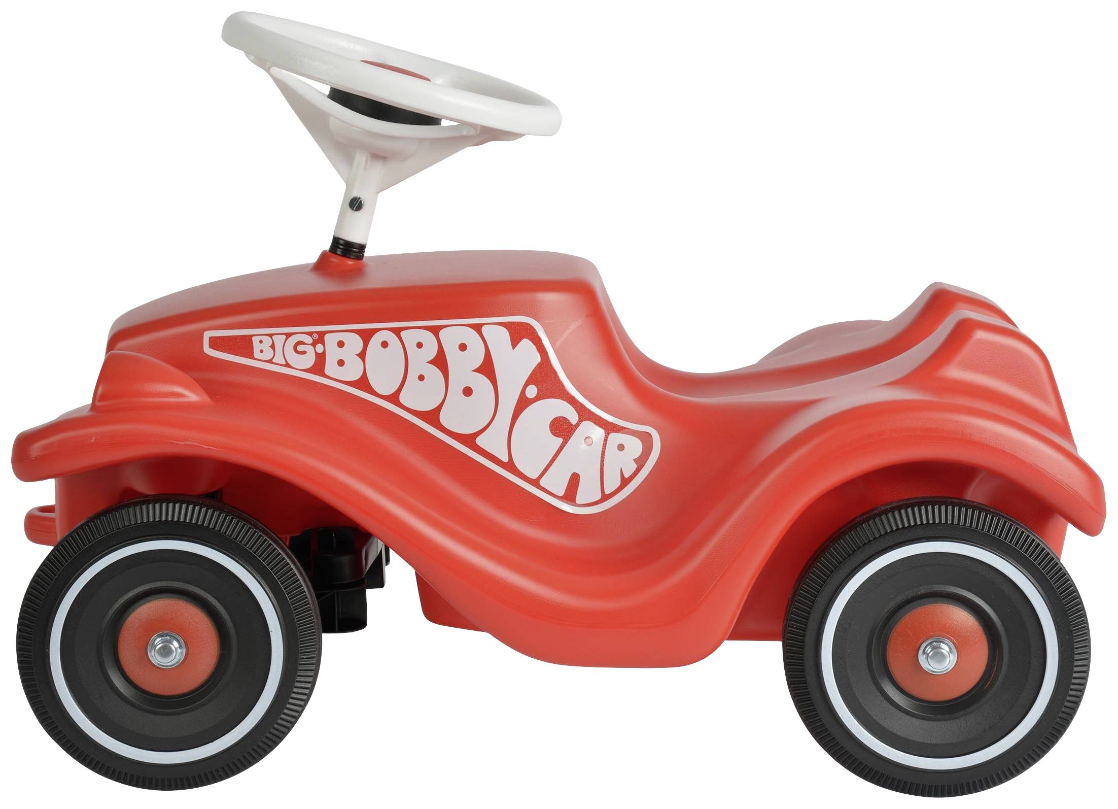 Rotes Spielzeugauto mit Aufschrift 'BIG Bobby Car' an der Seite, schwarzer Lenkrad und dicken schwarzen Rädern mit weißen Felgen.