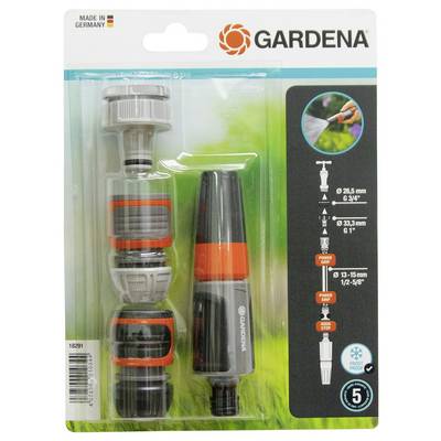 'GARDENA' Bewässerungszubehör-Set in Plastikverpackung. Enthält Schlauchadapter und Sprühdüse. 'Made in Germany'.
