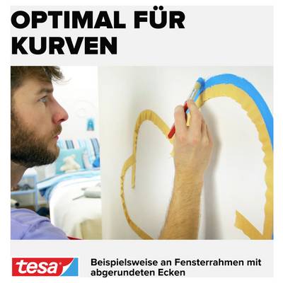 Ein Mann malt eine geschwungene Linie an eine Wand. Im Hintergrund ein Kinderzimmer, Text: 'Optimal für Kurven', 'tesa', 'Beispielsweise an Fensterrahmen mit abgerundeten Ecken'.