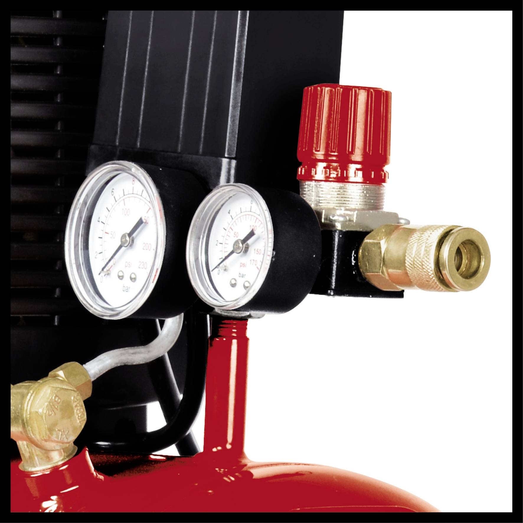 Nahaufnahme eines Kompressors mit Manometern und rotem Ventil, zeigt Druckanzeigen und Ventilsteuerung.