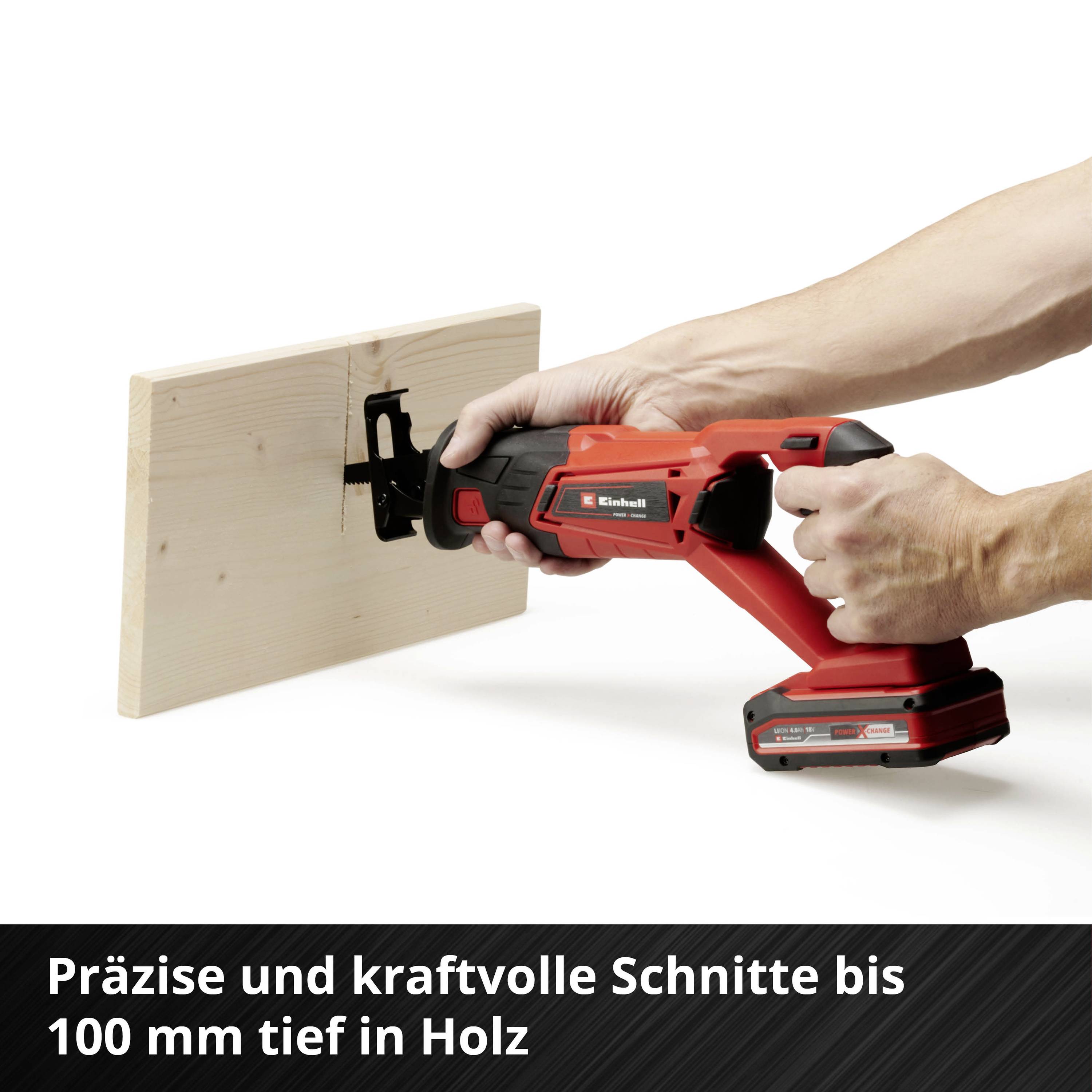 Eine Säge schneidet ein Brett. Text darunter: 'Präzise und kraftvolle Schnitte bis 100 mm tief in Holz'.