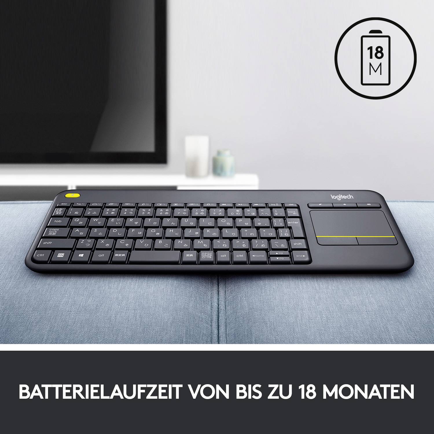 Kabellose Tastatur auf Tisch mit Hinweis 'Batterielaufzeit von bis zu 18 Monaten' und Symbol für lange Batteriedauer.