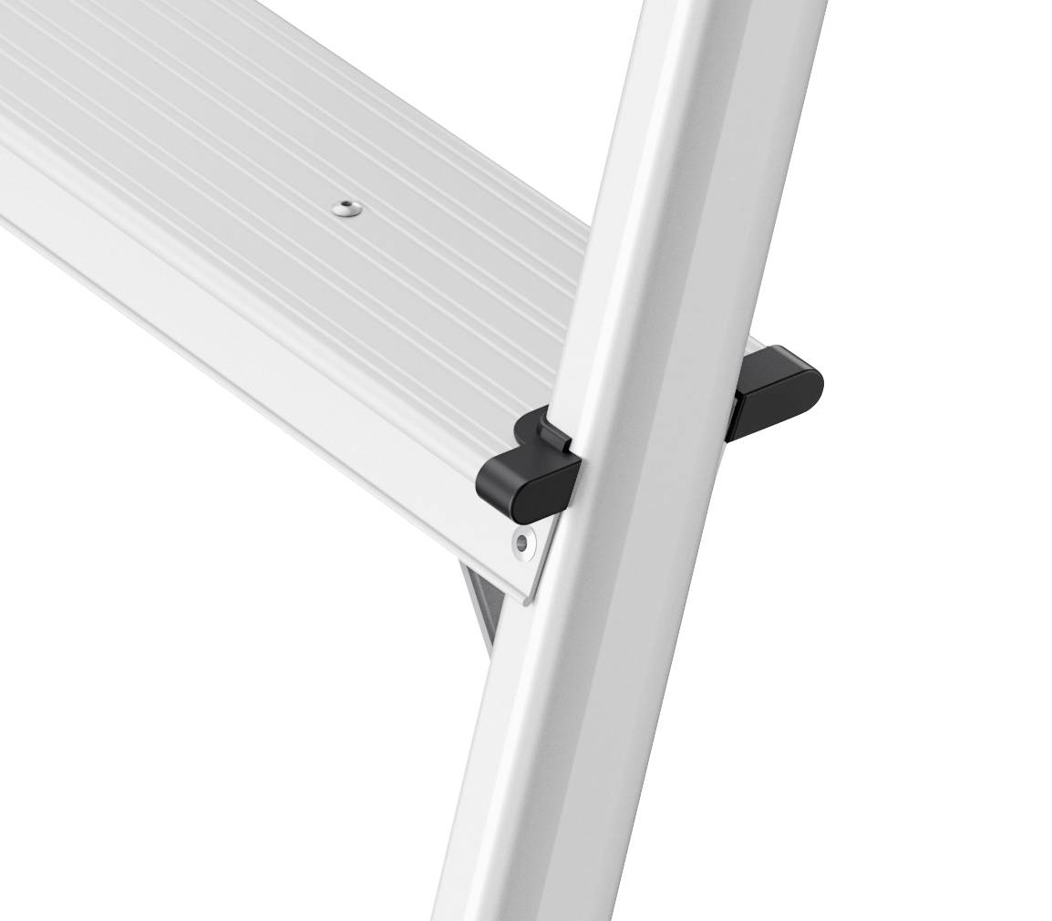 Nahaufnahme einer Aluminiumleiter zeigt eine stabile Trittstufe und einen Verriegelungsmechanismus zur Sicherheit.