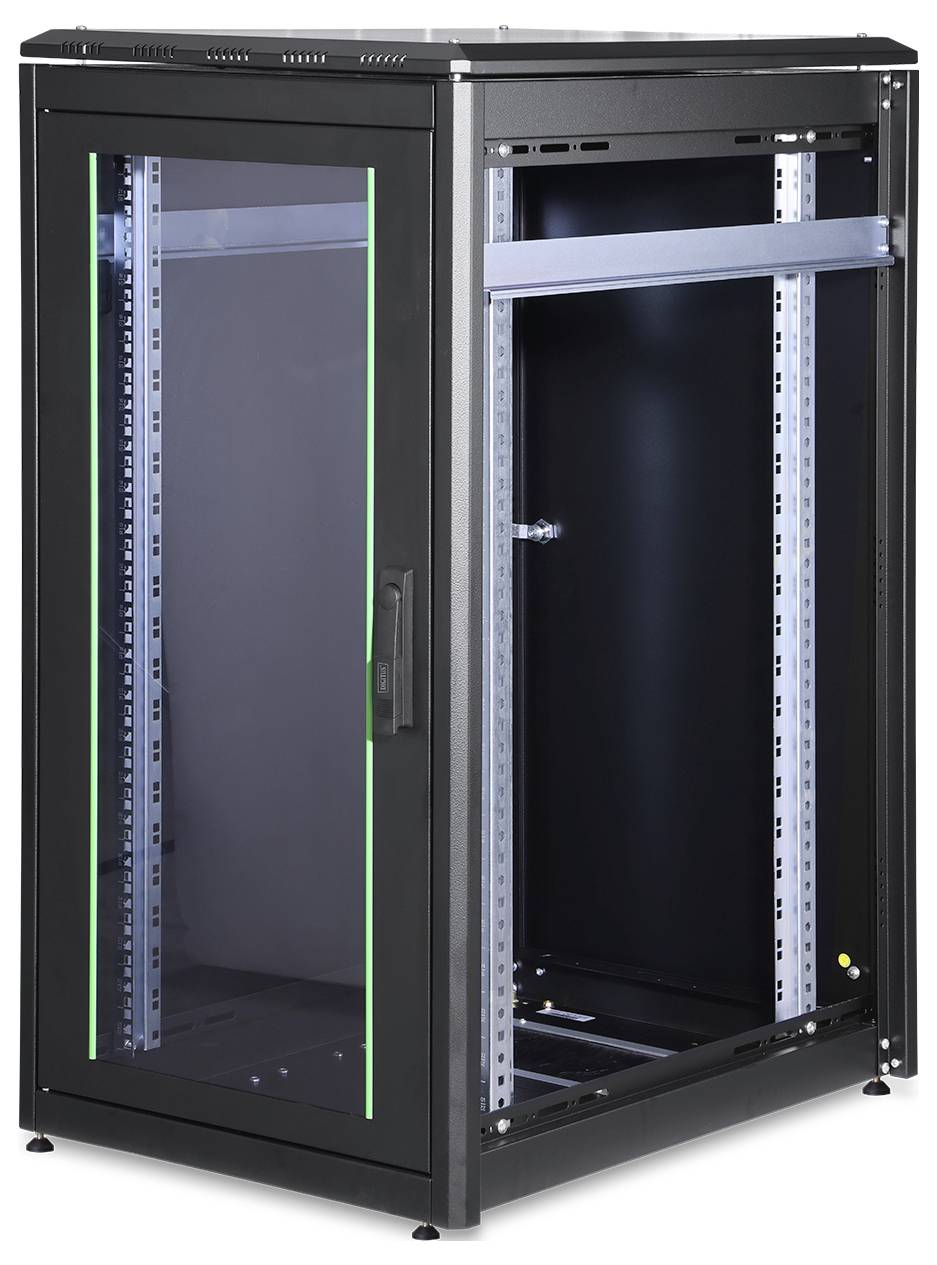 Schwarzes Server-Rack mit Glastür, teilweise leer. Seitenansicht zeigt Rahmengestell zur Aufnahme von Servern und Netzwerkgeräten.