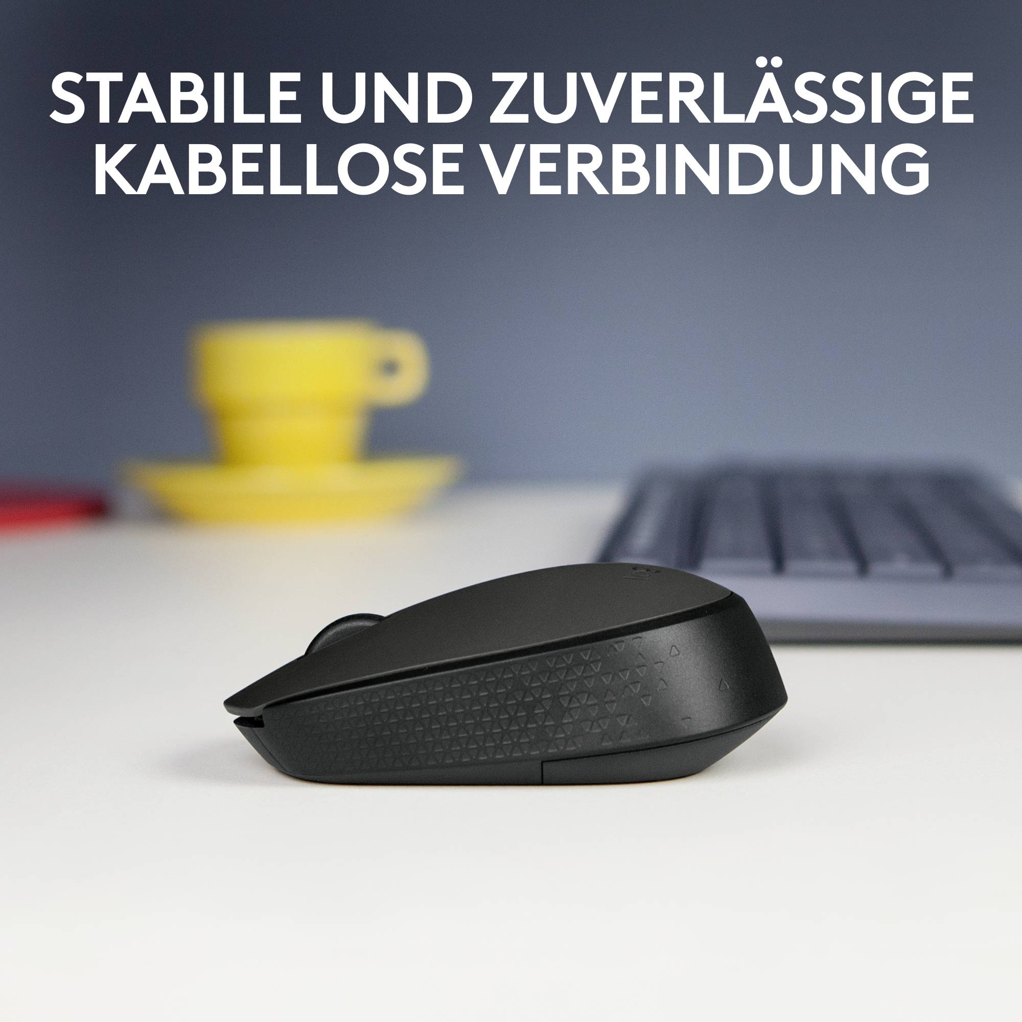 Schwarze kabellose Maus auf Tisch, gelbe Tasse und Tastatur im Hintergrund. Text oben: 'Stabile und zuverlässige kabellose Verbindung'.