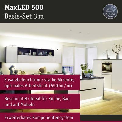Beleuchtetes modernes Zimmer mit Schränken und Insel. Text: 'MaxLED 500 Basis-Set 3 m', optimal für Küche, Bad und Möbel.