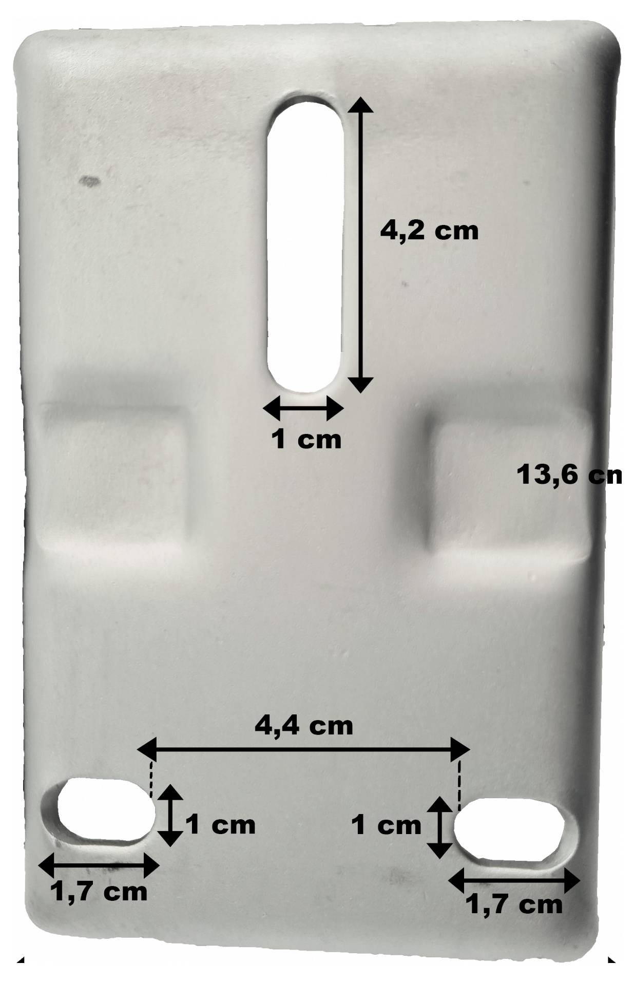 Rückplatte mit zwei vertikalen Löchern, jeweils 1 cm im Durchmesser, horizontal 4,4 cm voneinander entfernt und vertikal 4,2 cm auseinander. Die Gesamtabmessungen betragen 13,6 cm x 4,4 cm.
