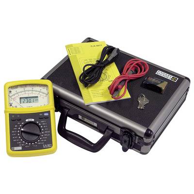 Ein gelbes Multimeter mit einem Display, das '230 V' anzeigt, liegt neben einem schwarzen Koffer. Dabei sind zwei Kabel und ein Schlüssel.