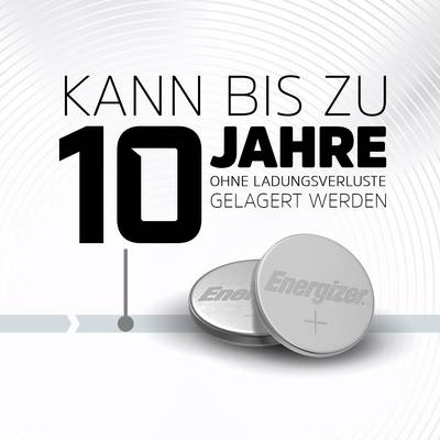 Zwei silberne Batterien mit der Aufschrift 'Energizer', begleitet von Text: 'Kann bis zu 10 Jahre ohne Ladungsverluste gelagert werden'.