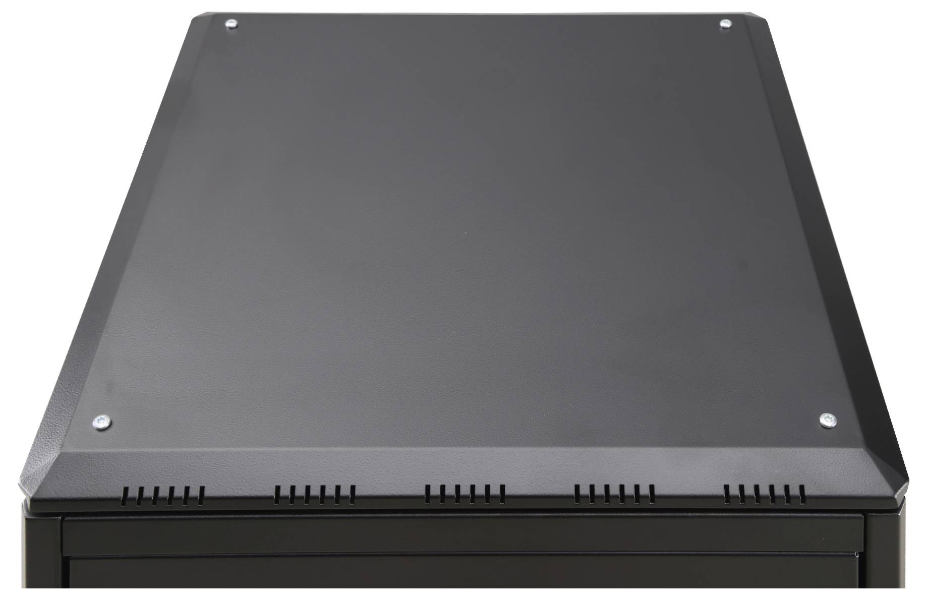 Schwarze Metallabdeckung mit vier Schrauben an den Ecken, Teil eines Lager- oder Schränkelsystems.