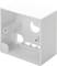 Weiße, leere Kunststoffbox mit mehreren Öffnungen und Befestigungspunkten, vermutlich für die Elektroinstallation gedacht.