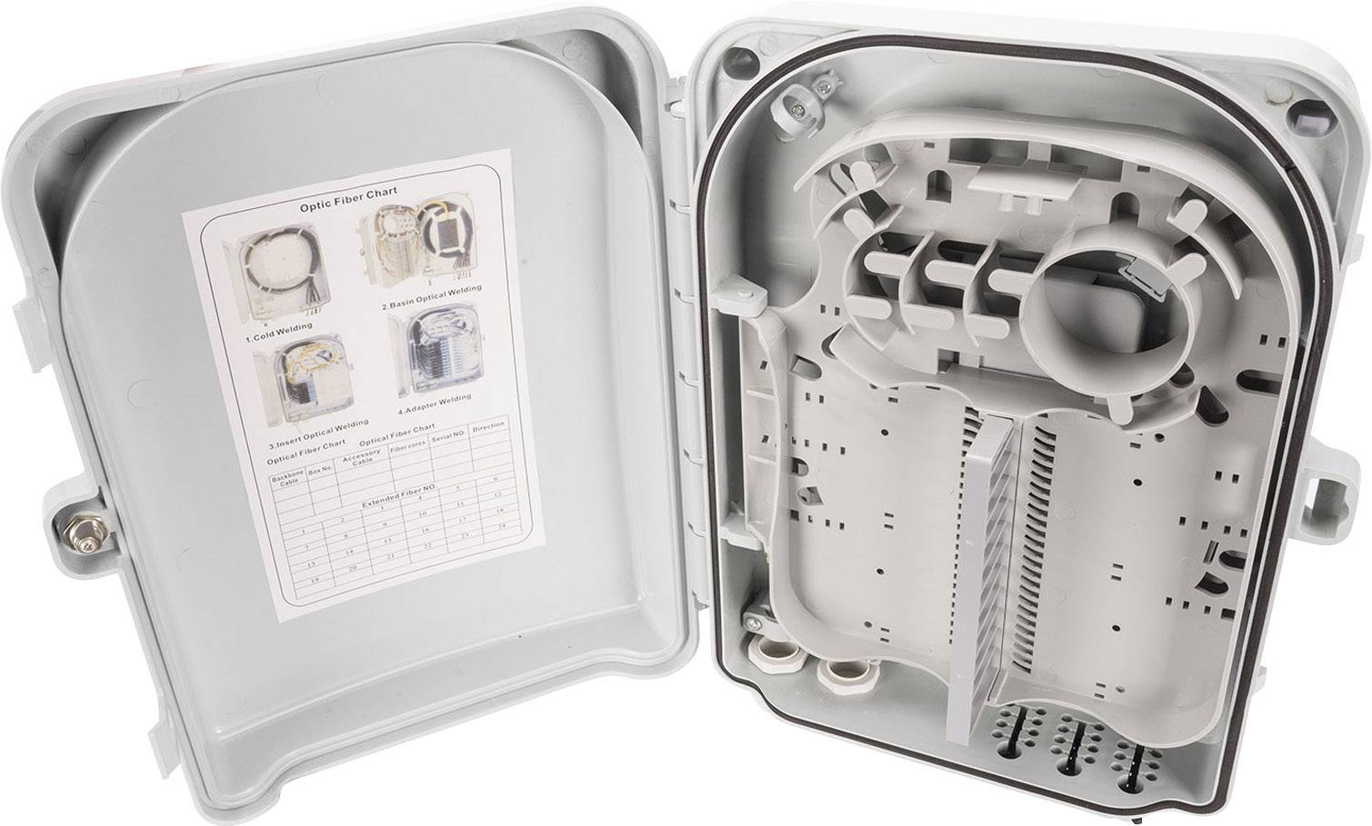 'Gehäuse geöffnet mit eingebautem Kabelmanagement-System. Links befindet sich eine Anleitung für die Montage. Knotenpunkt für Glasfaserkabel.'