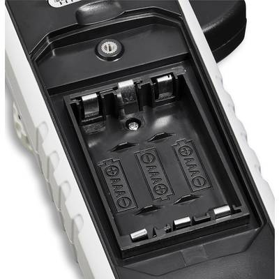 Ein offenes Batteriefach für zwei AAA-Batterien, ohne eingesetzte Batterien.