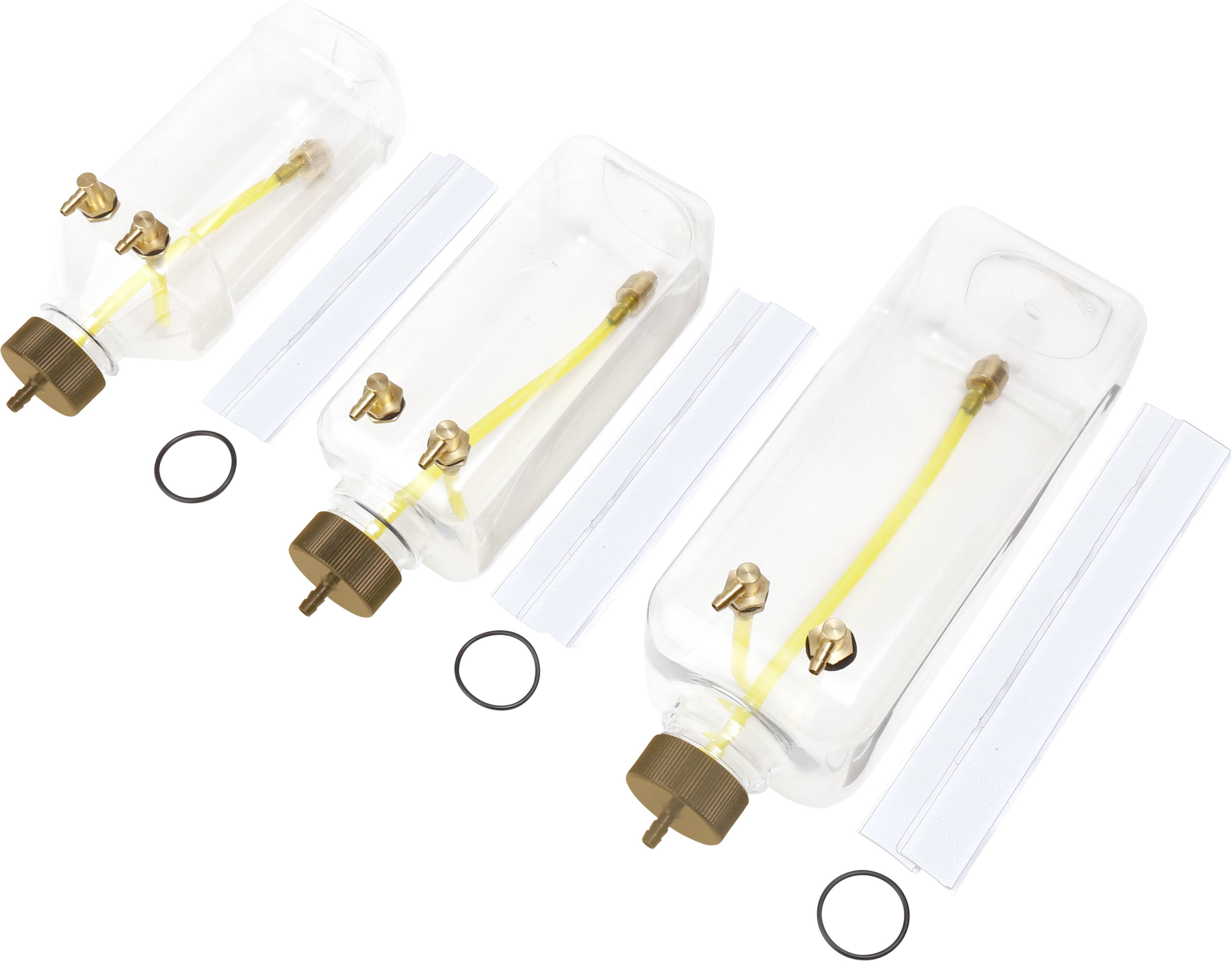 Drei transparente Flüssigkeitsbehälter mit Messventilen und Zubehör. Verschiedene Größen sind nebeneinander angeordnet.