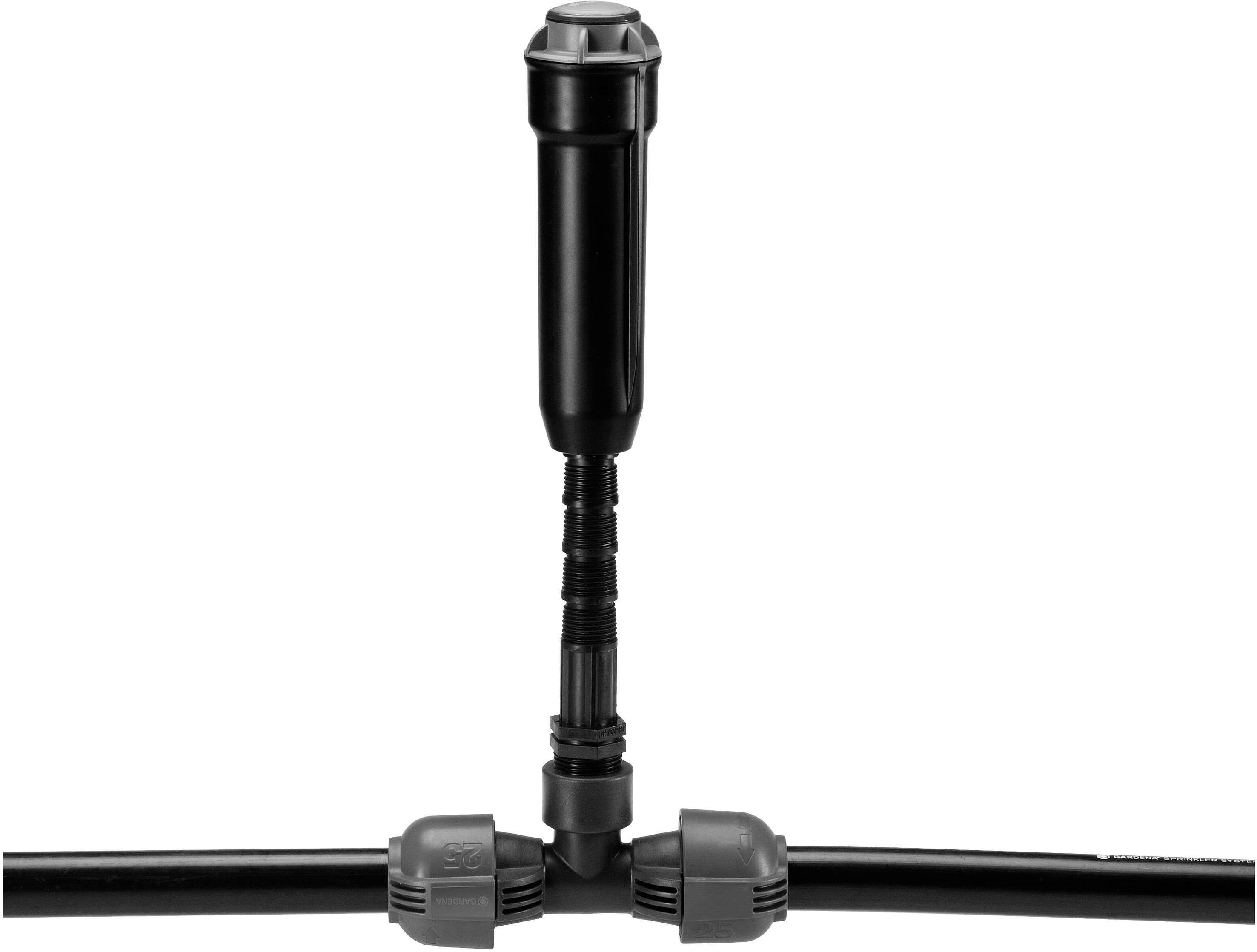 'Schwarzes T-Stück mit vertikalem Anschluss in der Mitte. Verbunden mit horizontalen Rohren. Kunststoffteile mit Schraubverbindungen.'