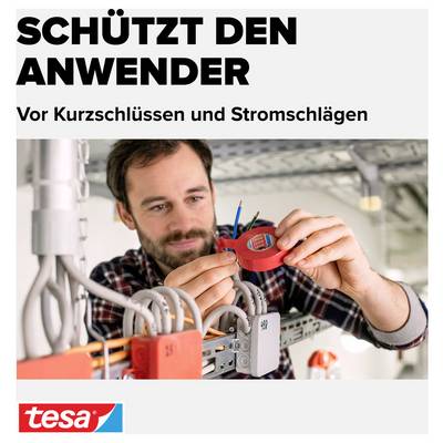 Ein Mann arbeitet an elektrischen Verbindungen, verwendet tesa-Produkte. Text: 'SCHÜTZT DEN ANWENDER Vor Kurzschlüssen und Stromschlägen'.