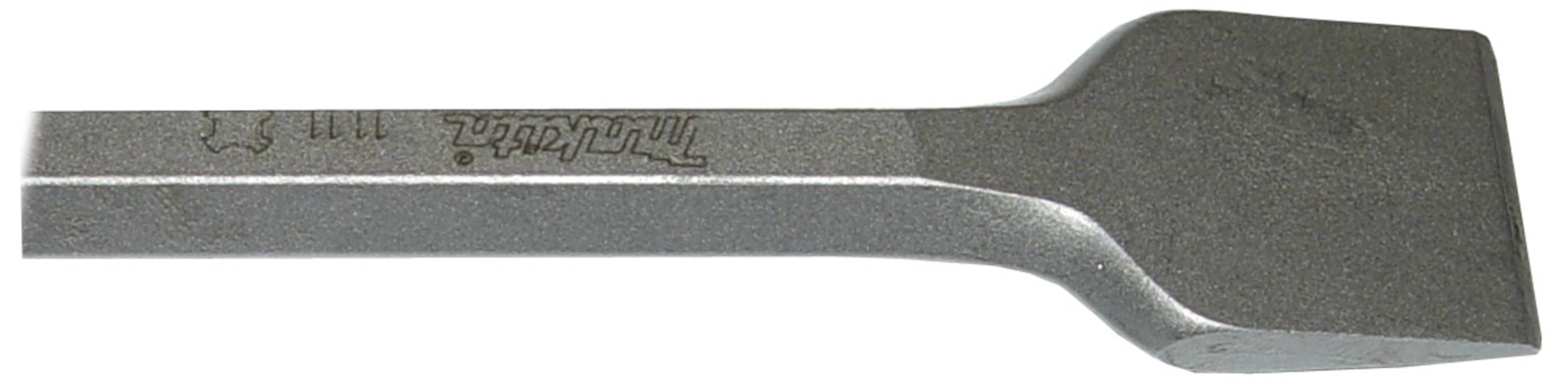 Ein Meißel aus Metall mit einer rechteckigen Schneide und Gravur auf dem Schaft, der für das Bearbeiten von Baumaterialien verwendet wird.