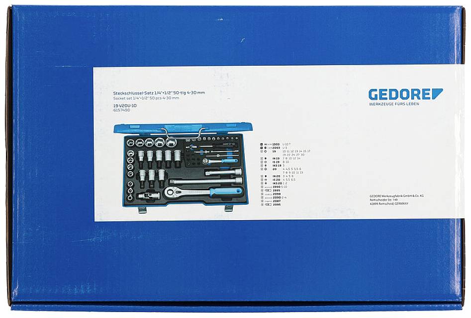 Ein blauer Karton mit der Abbildung eines Steckschlüssel-Sets von GEDORE, inklusive verschiedener Aufsätze und Werkzeugdetails.