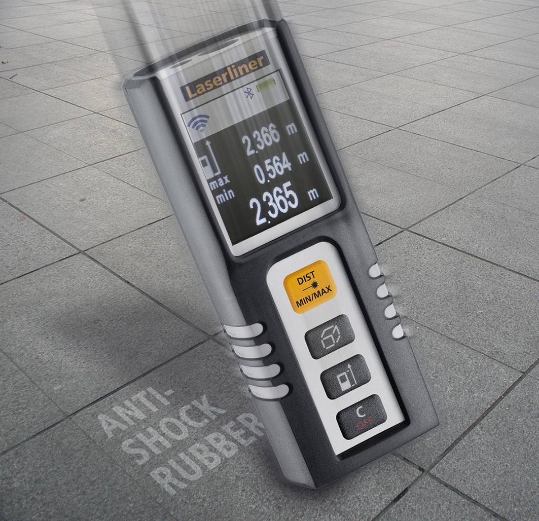 Elektronisches Laser-Messgerät mit Display zeigt '2,366 m' an, umgeben von grauen Fliesen. Fokus auf 'ANTI SHOCK RUBBER'-Funktion.