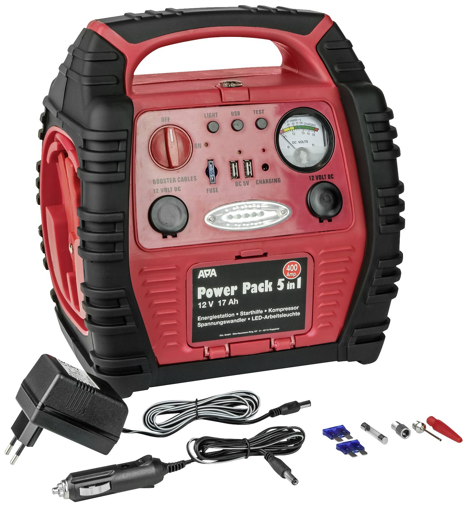 'Power Pack 5 in 1' in schwarzem und rotem Gehäuse mit Ladeanzeige, Steckdosen, und Zubehör wie Kabel und Adapter im Vordergrund.