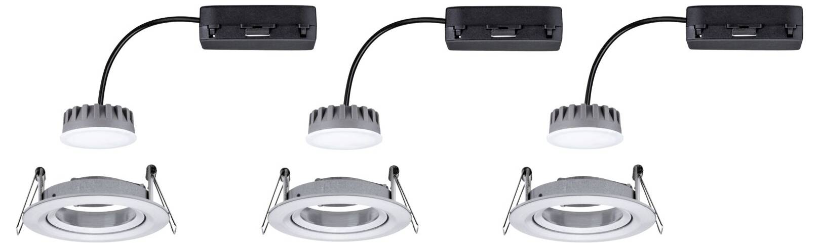 'Drei LED-Deckenspots mit schwarzen Anschlussboxen und silbernen Einbaurahmen, die für eine moderne Lichtinstallation vorgesehen sind.'