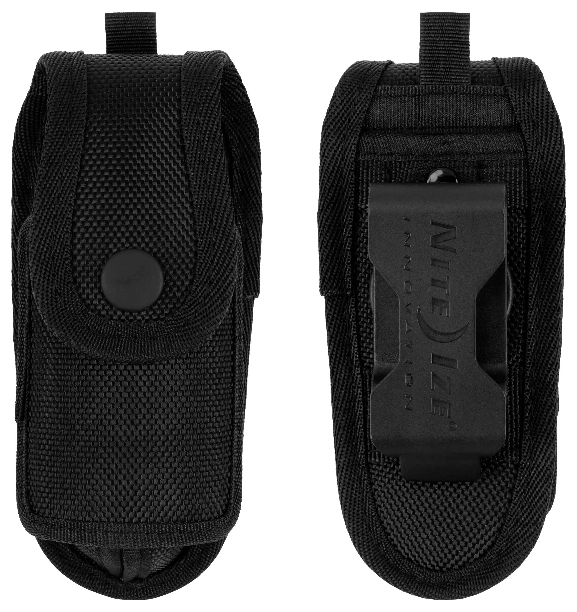 Ein schwarzes Nylon-Telefon-Etui mit Klappe und Verschluss, von vorne und hinten gezeigt. Die Rückansicht zeigt einen Gürtelclip mit der Aufschrift „Nite Ize".