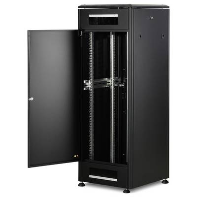 Ein schwarzer Server-Rack-Schrank mit geöffneter Tür, zeigt leere Regale für die Installation von Netzwerkgeräten.