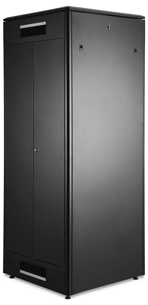 Ein hoher, schwarzer metallischer Schrank mit Türen, geeignet zur Lagerung von Geräten oder Dokumenten in einem Büro- oder IT-Umfeld.