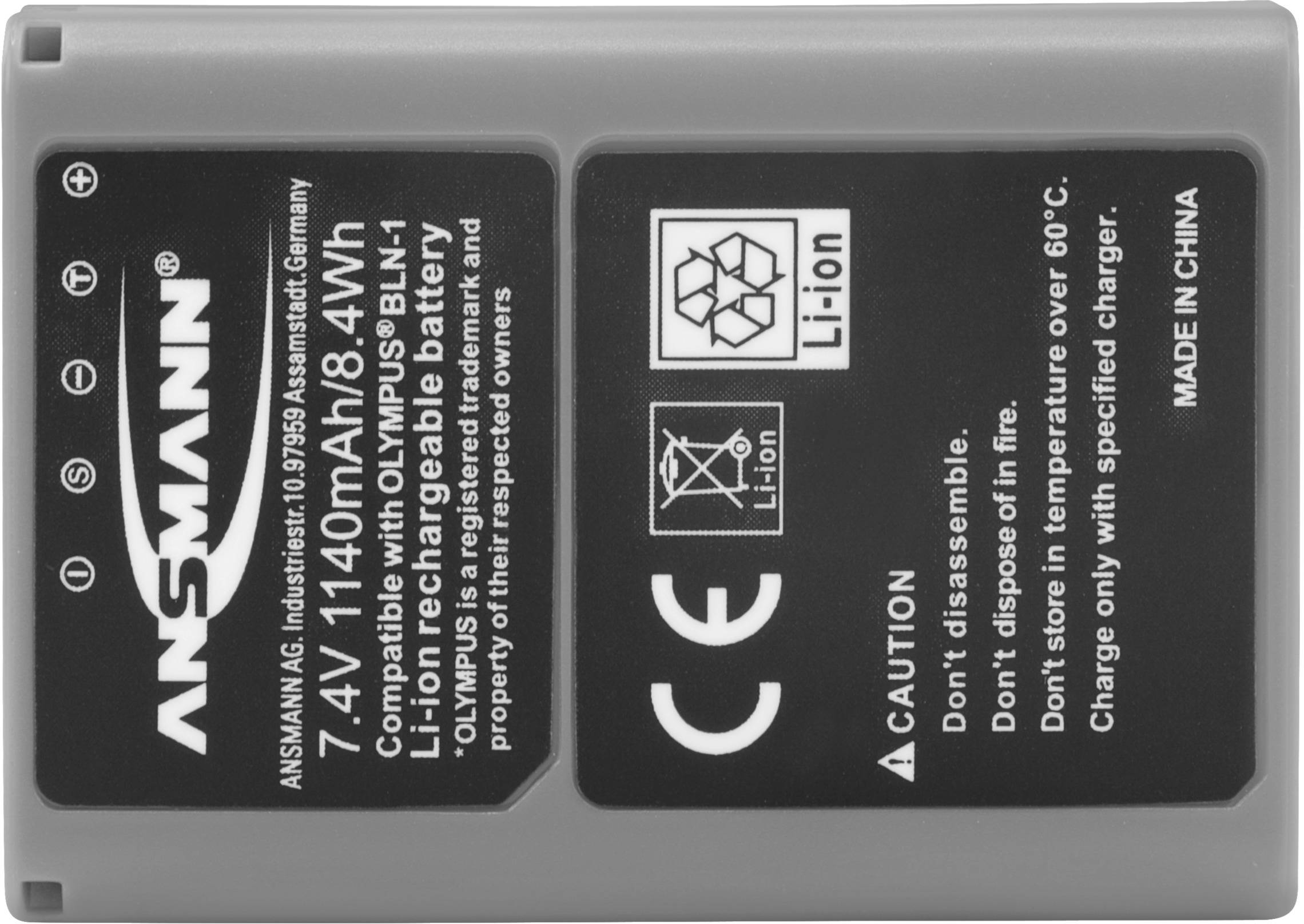 Wiederaufladbarer Akku mit 7,4V, 1040mAh, 7,7Wh. Warnhinweise zum Gebrauch, nicht über 60°C aufbewahren. Marke: Ansmann. Made in China.