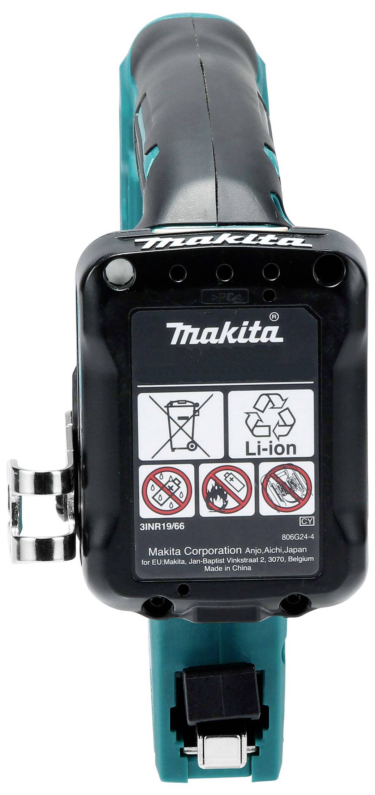 Ein schwarz-blauer Elektrogeräteteil mit Makita-Logo. Auf dem Etikett sind Hinweise zur Li-Ion-Batterienutzung und Sicherheitssymbole.