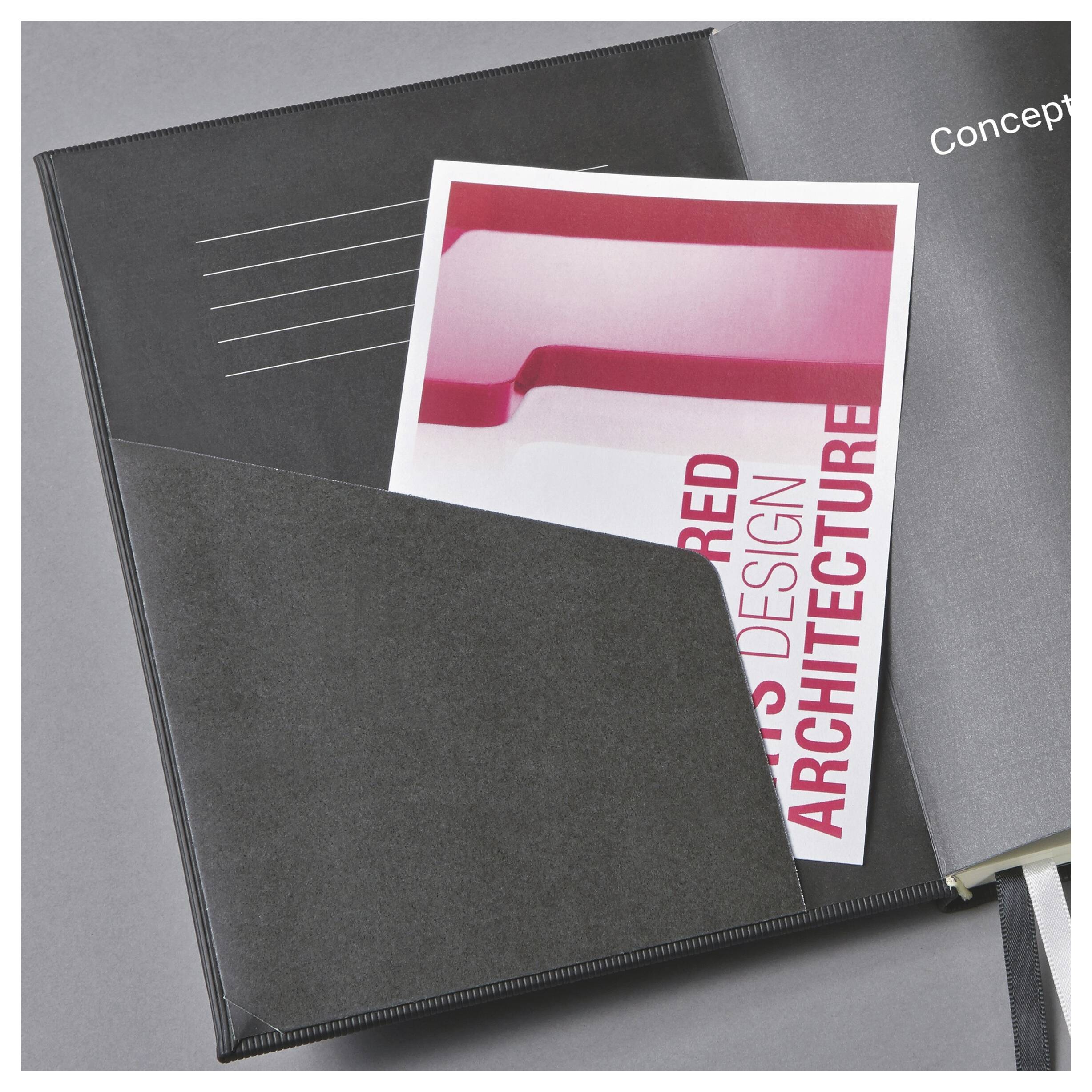 Schwarzes Präsentationsportfolio mit einem teilweise sichtbaren Booklet „Red Design Architecture", das darin eingesteckt ist.