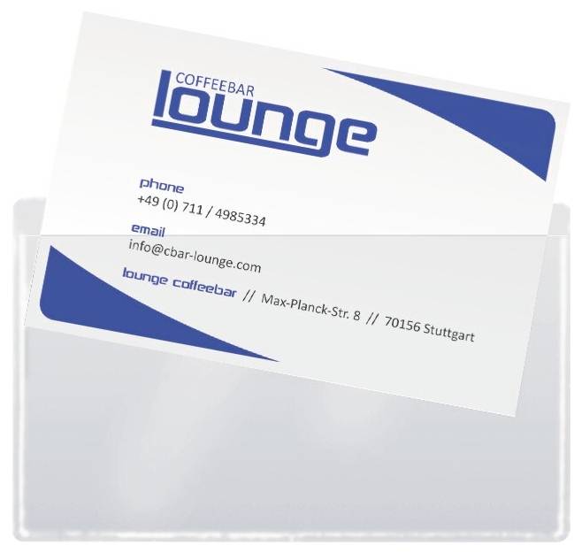 Visitenkarte für „COFFEEBAR lounge" in einer klaren Halterung, auf der Telefon, E-Mail und eine Stuttgarter Adresse in blau-weißem Design dargestellt sind.