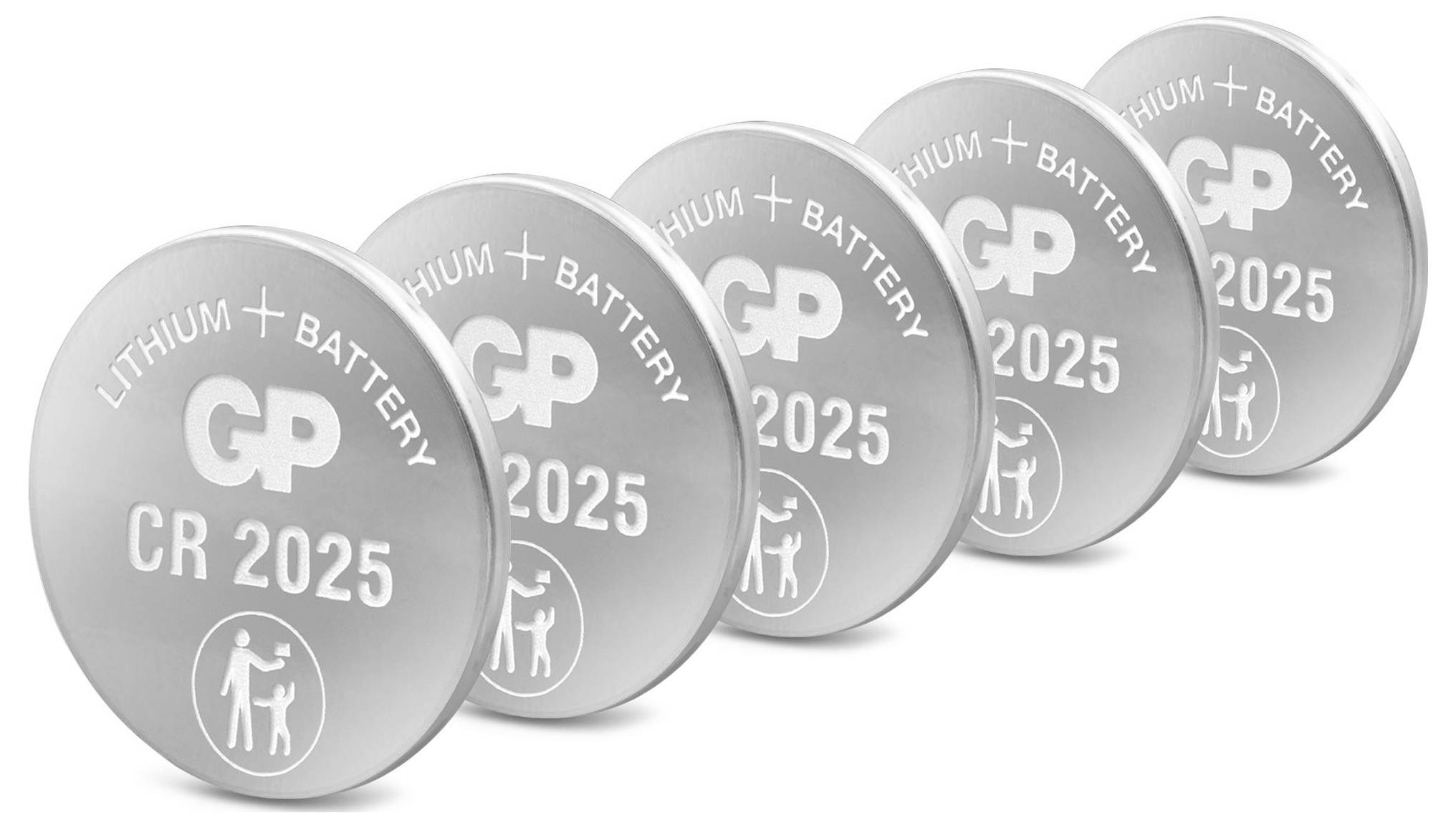 Fünf GP CR2025 Lithium-Knopfzellen in einer Reihe, Produktdarstellung auf weißem Hintergrund.