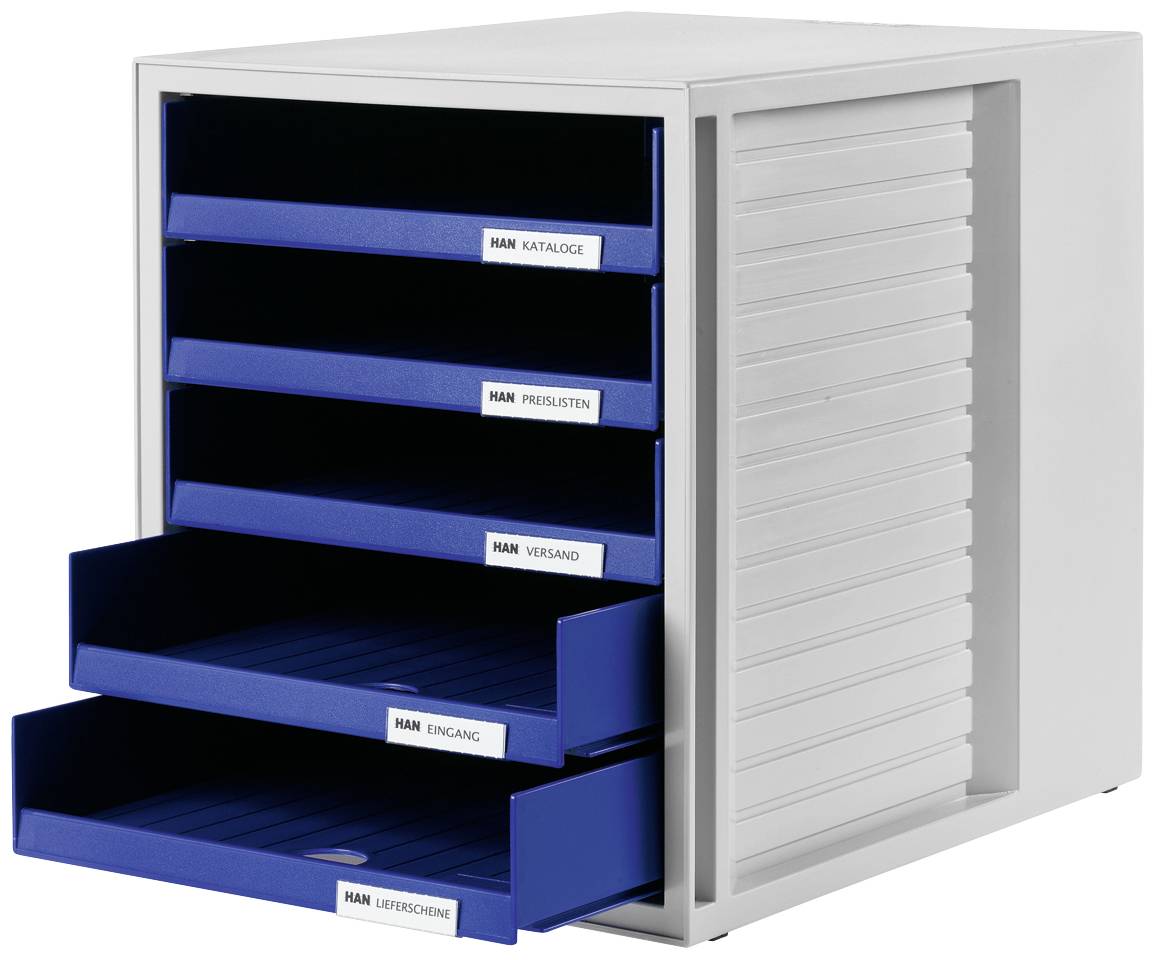 Ein weißer Aktenschrank mit fünf blauen, teils offenen Schubladen, beschriftet mit 'Kataloge', 'Preislisten', 'Versand', 'Eingang', 'Erledigte'.