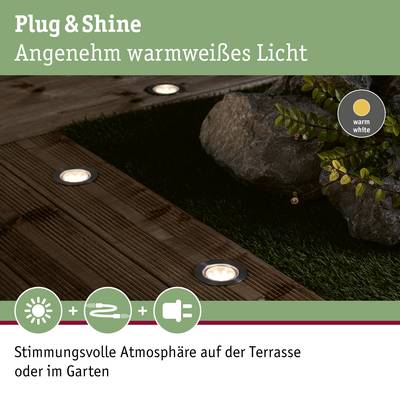 Plug & Shine Bodenleuchten im Garten neben einem Felsen, schaffen warme, stimmungsvolle Beleuchtung für Terrasse oder Garten.