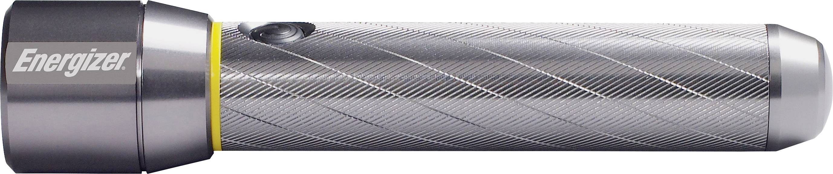 Eine silberne Taschenlampe mit schwarzem Kopf und gelber Linie nahe dem Verbindungspunkt. Schriftzug 'Energizer' auf dem Kopfteil.