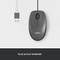 Eine graue Logitech-Maus mit USB-Kabel und der Text 'Plug & Play-Komfort'.